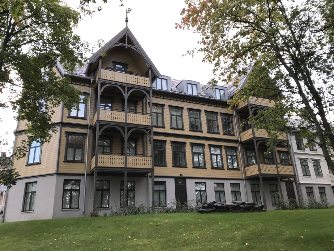 Et stort trebygg i sveitserstil