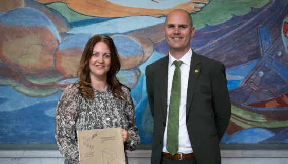 Byråd overrekker pris til E.C. Dahls eiendom