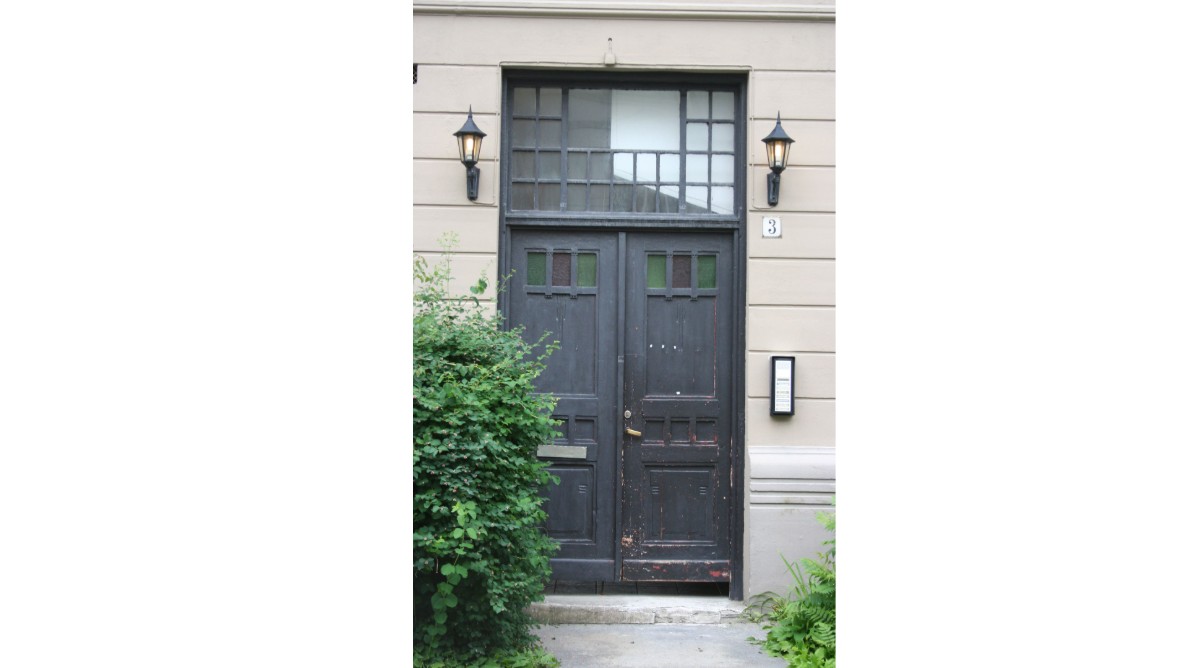 Dør med vindusfelt over