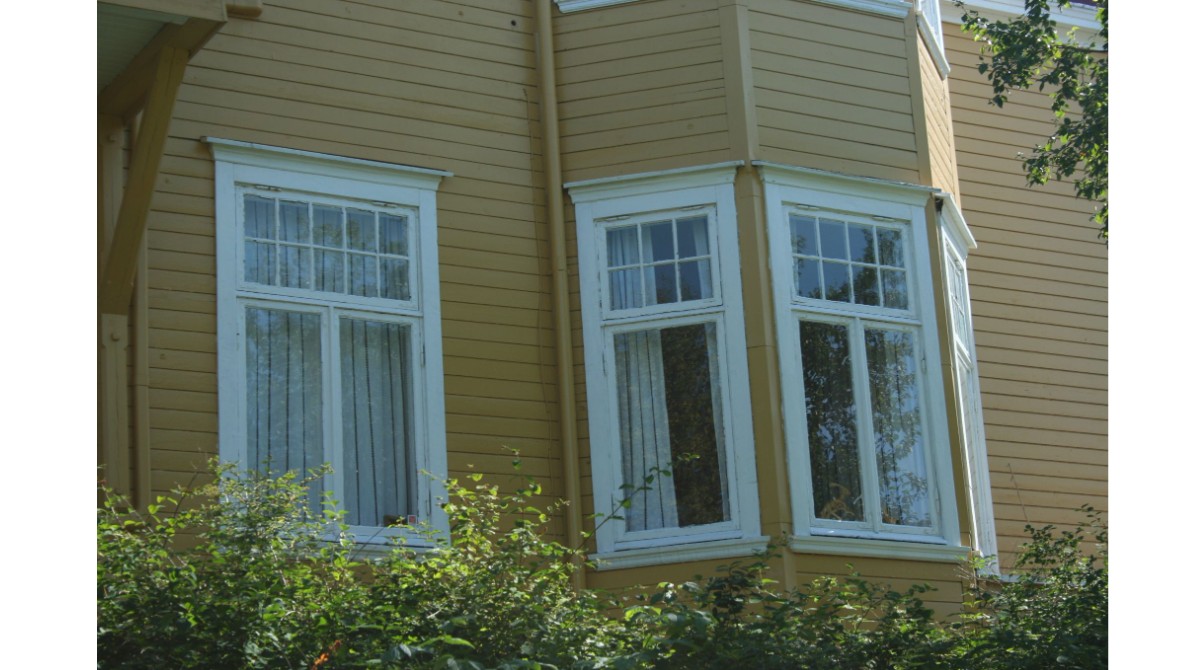 T-postvindu med småruter øverst