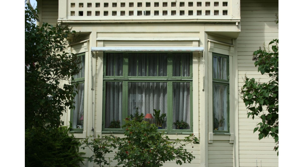 Jugendvinu med småruter øverst