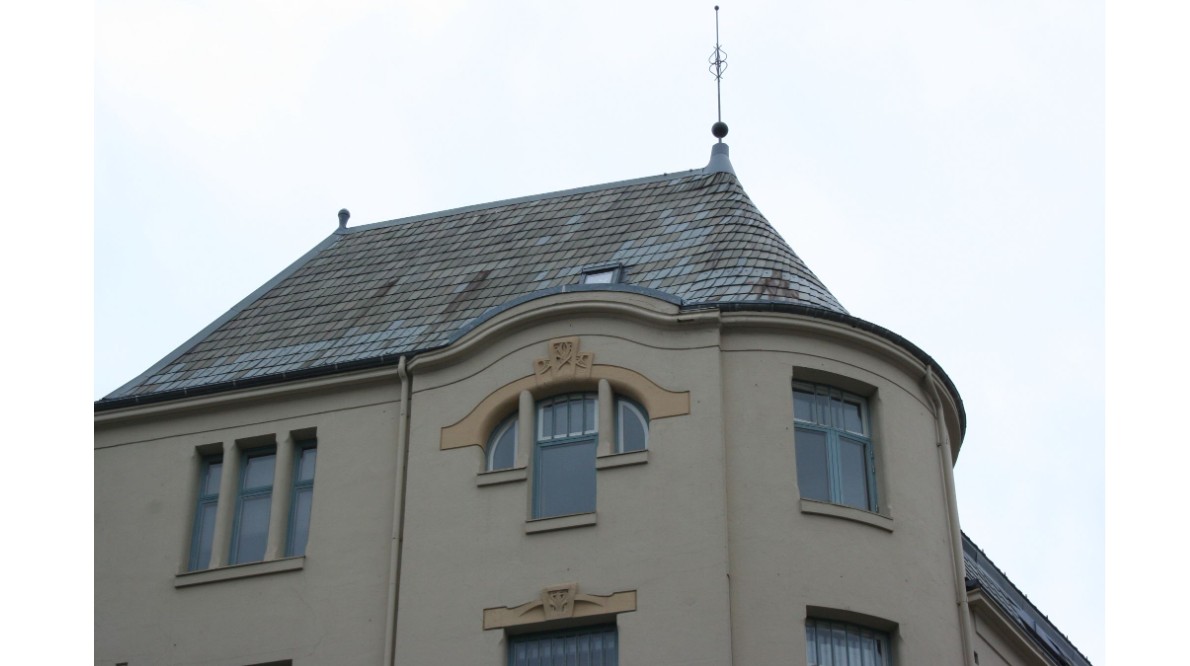 Skifertekt tak på murgård