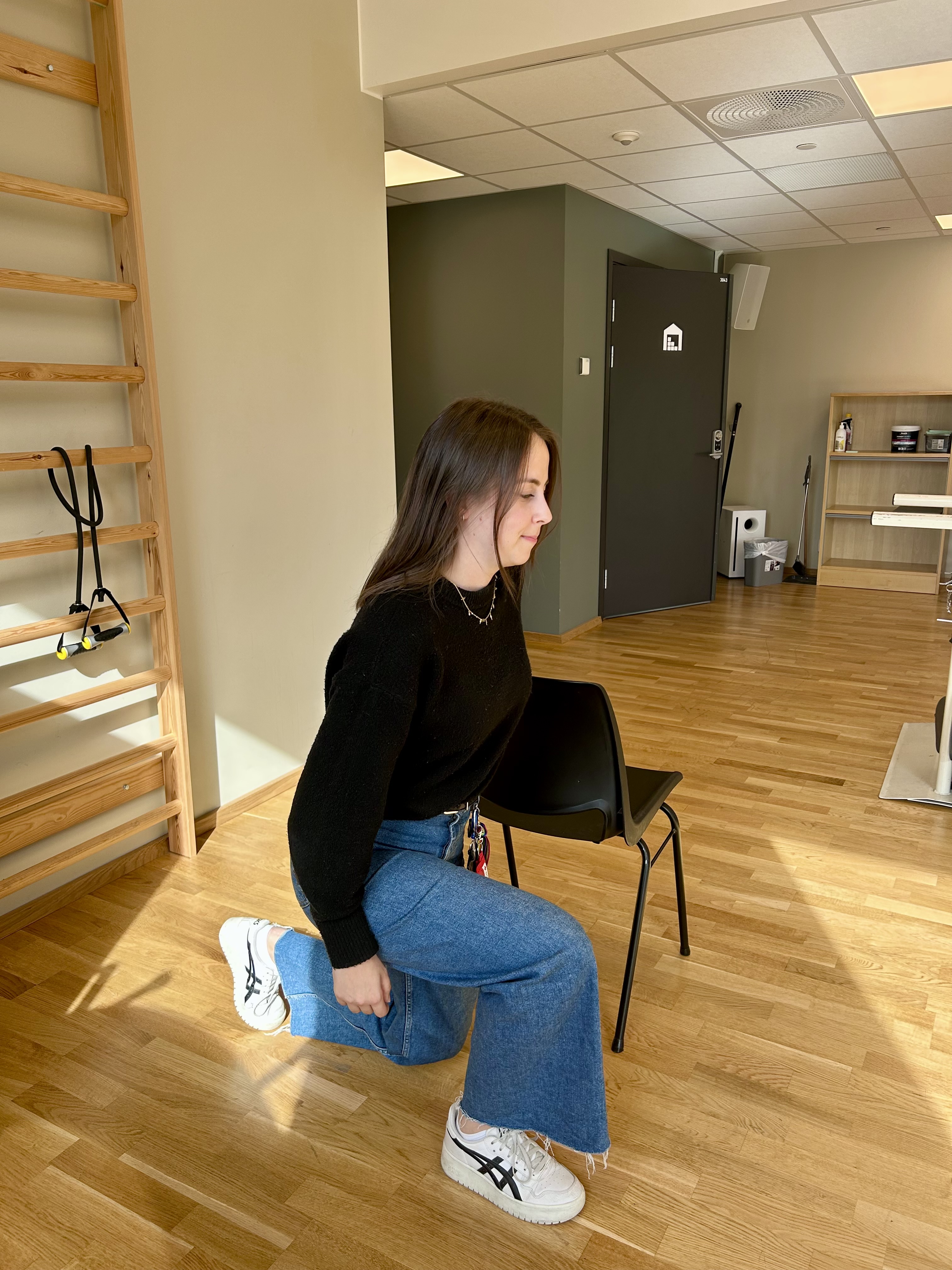 fysioterapeut viser utfall