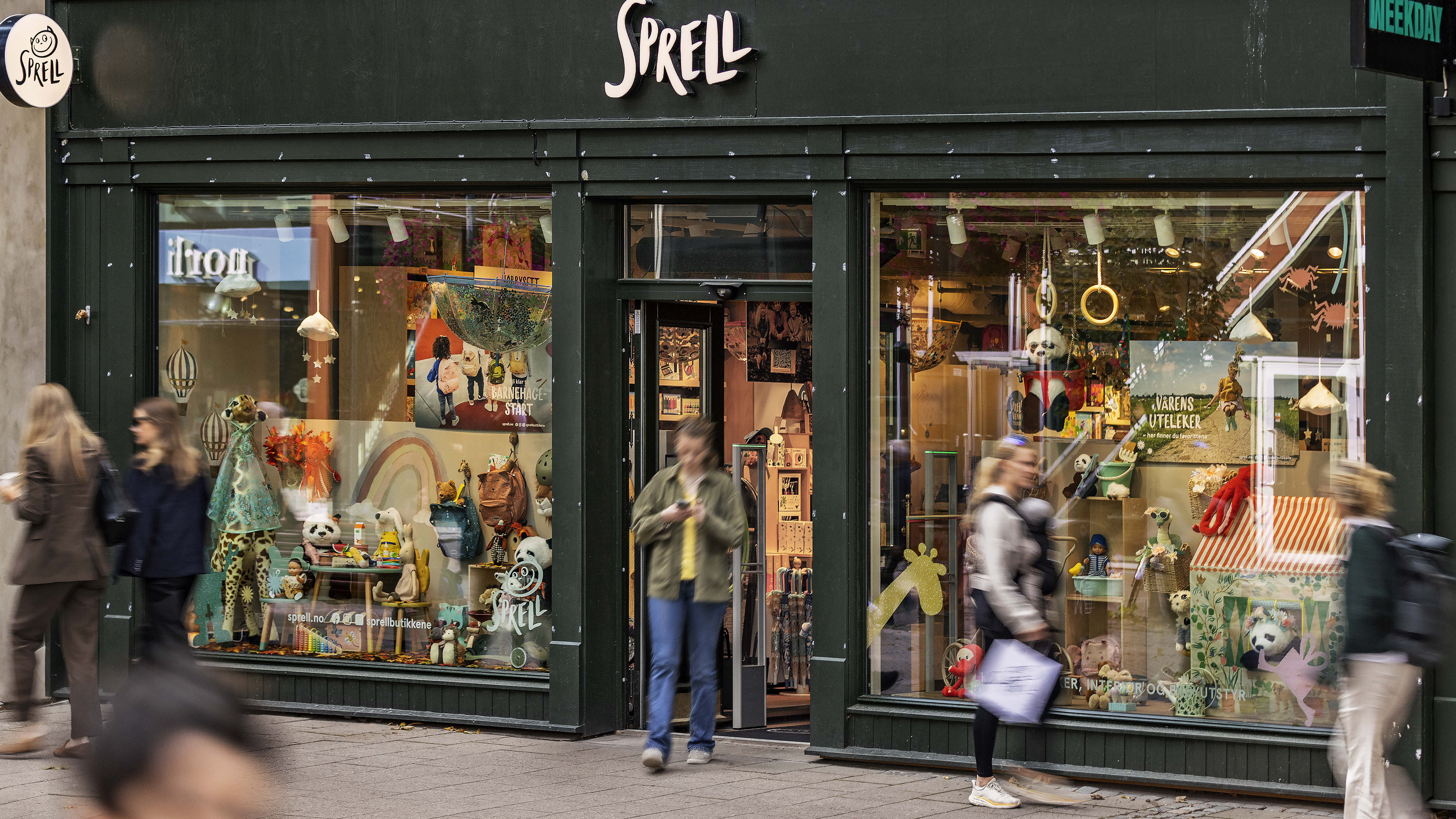 Første etasje med forretning der det er trinnfri adkomnst direkte fra fortau