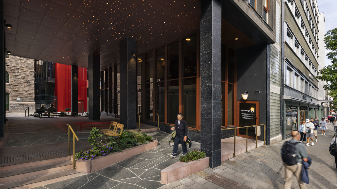 Bilde av passje gjennom etn bygning