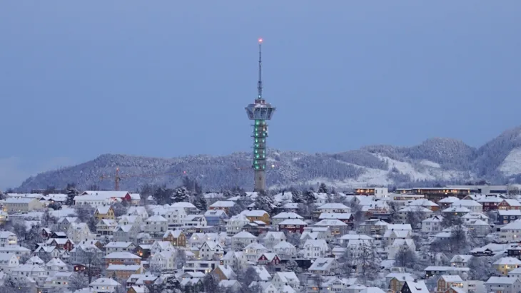Skråfoto som viser åssiden mot Midtbyen øst