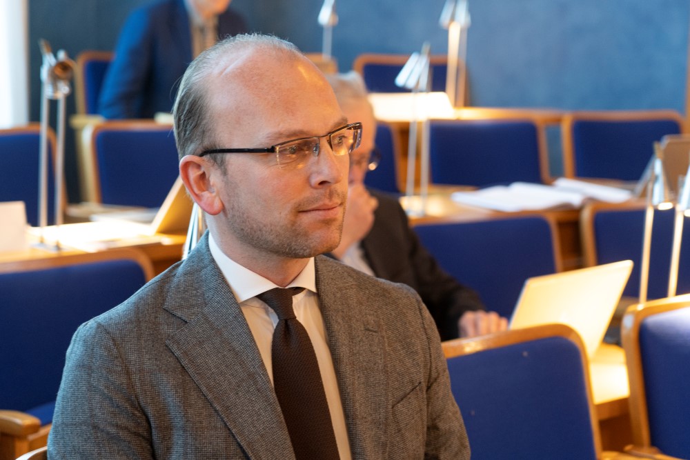 Kristian Dahlberg Hauge i formannskapssalen