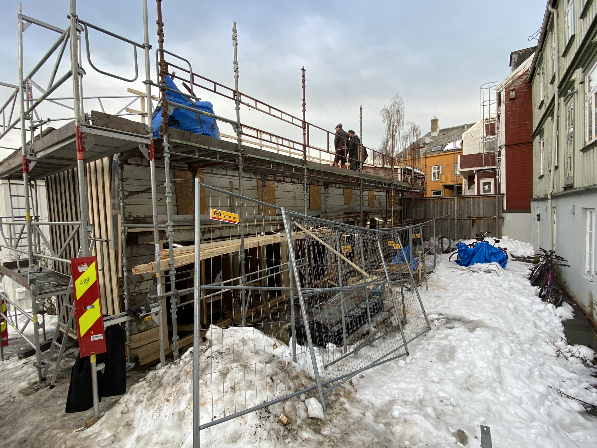 Byggearbeid med stillas