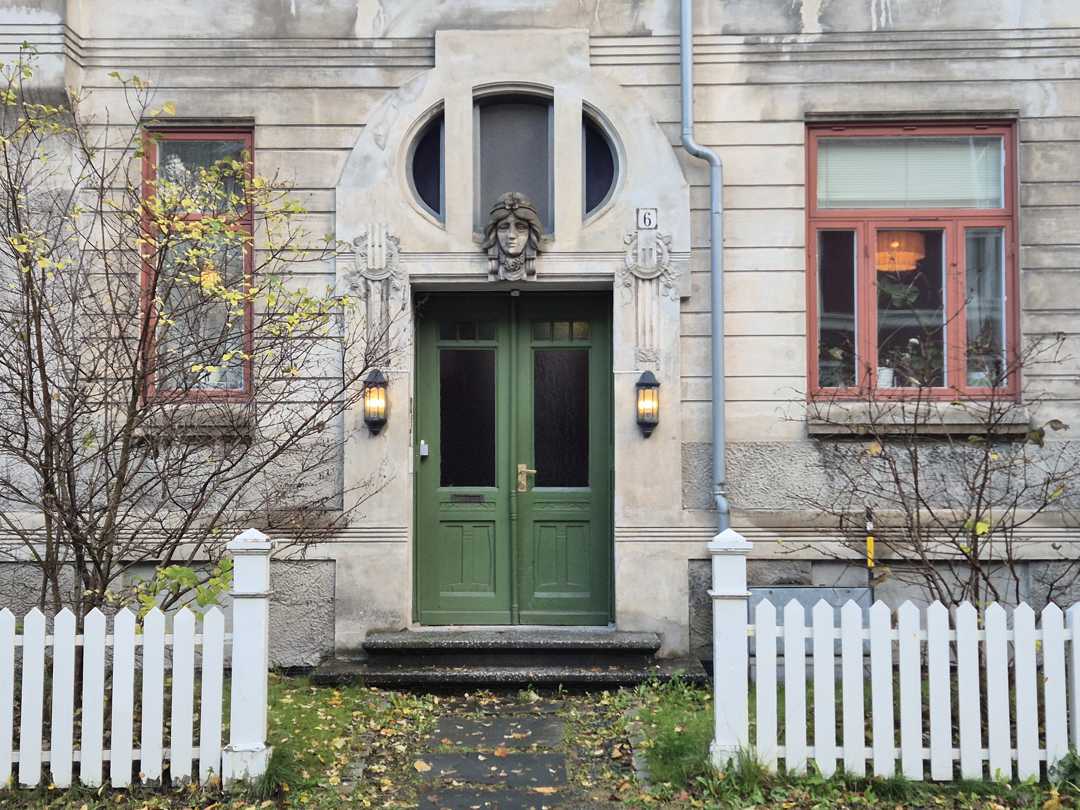 Foto av eldre ytterdører