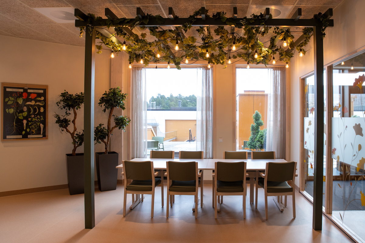 Fellesområde med bord og stoler