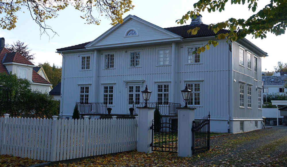 Trehus i nyklassisk stil