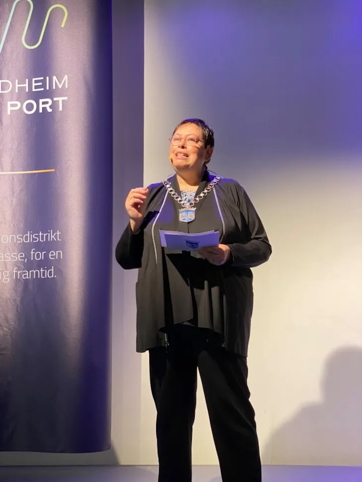 Bilde av Rita Ottervik som taler på åpningen av Trondheim Tech Port