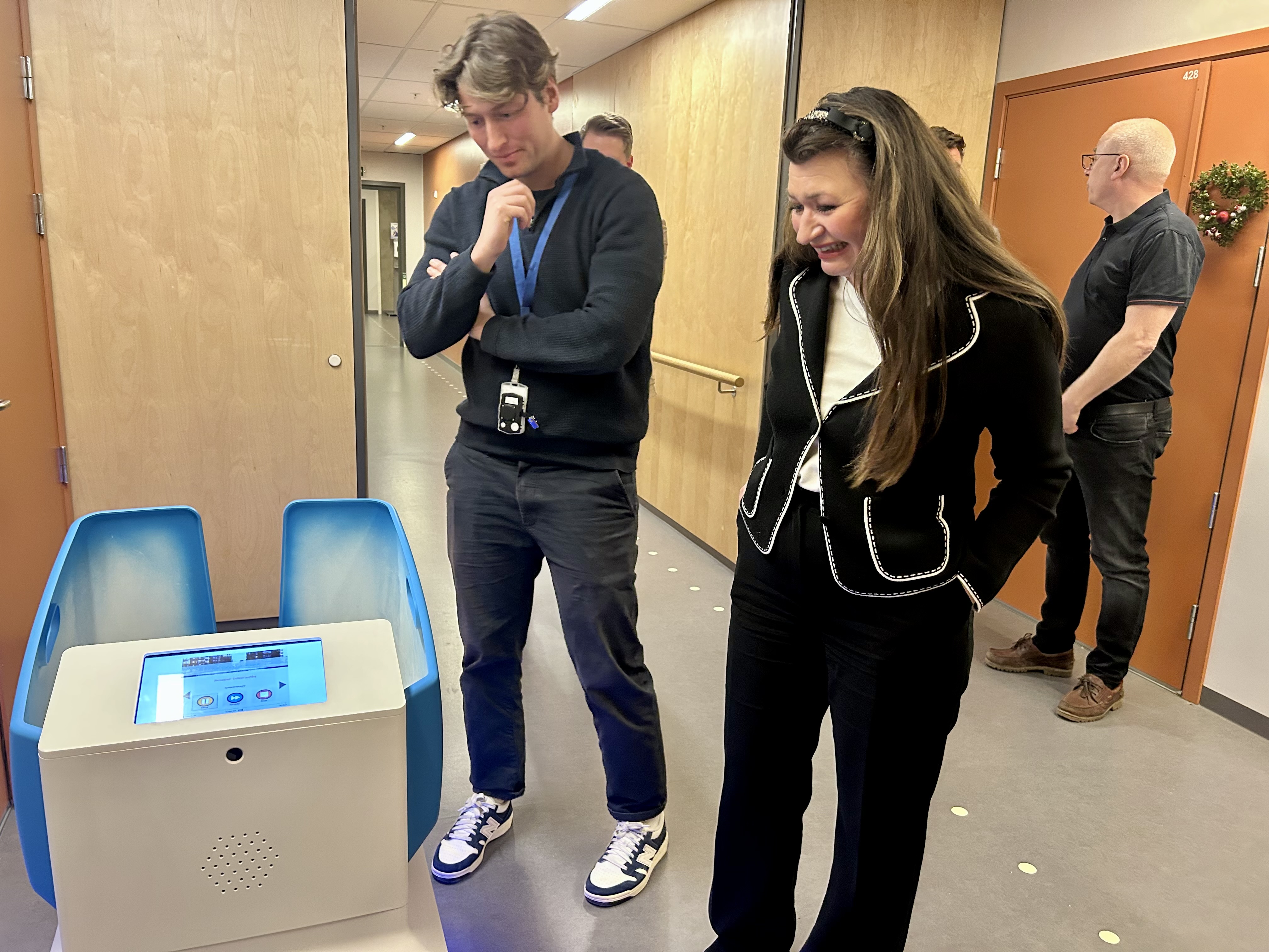 Vebjørn Thomessen fra PPM Robotics og byråd Merethe Baustad Ranum