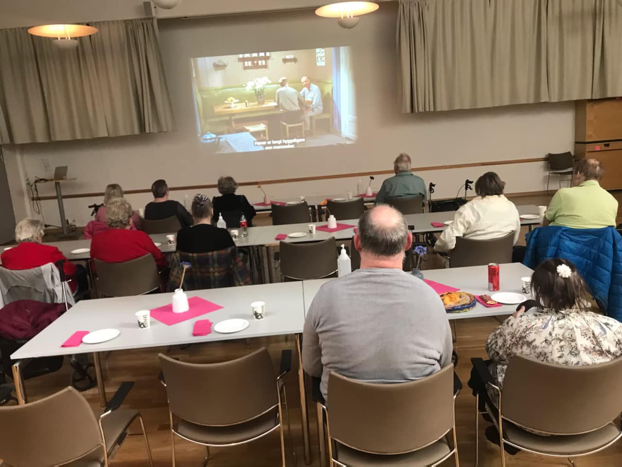 Filmkveld i festsalen for beboere i boa og omsorgsboliger