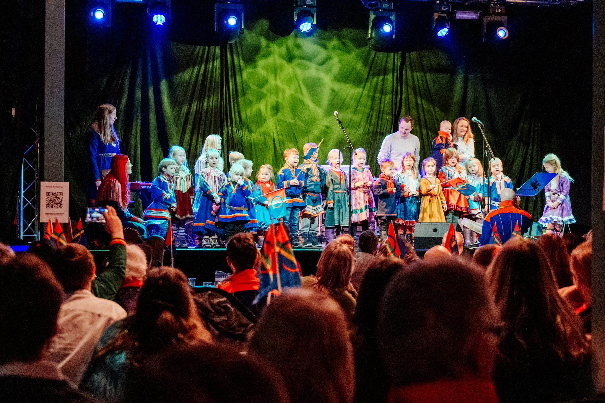 Barn fra Ferista barnehage synger