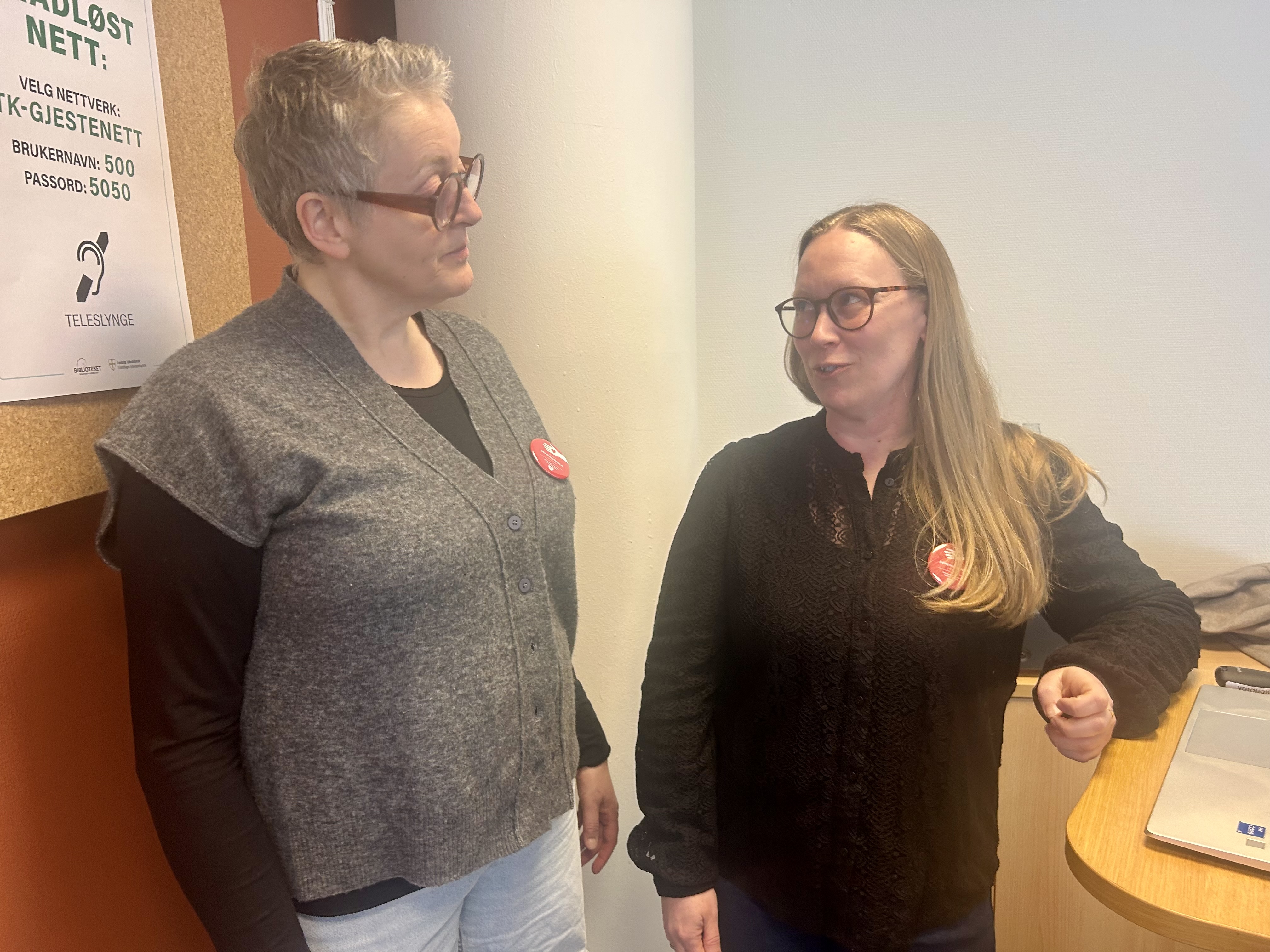 to kursledere fra Ressurssenter for demens som underviser om demensvennlig samfunn