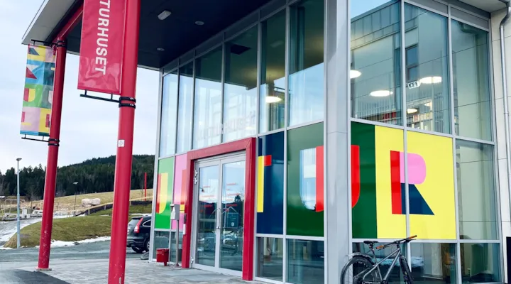 Bilde av inngangsparti til Klubben i Klæbu