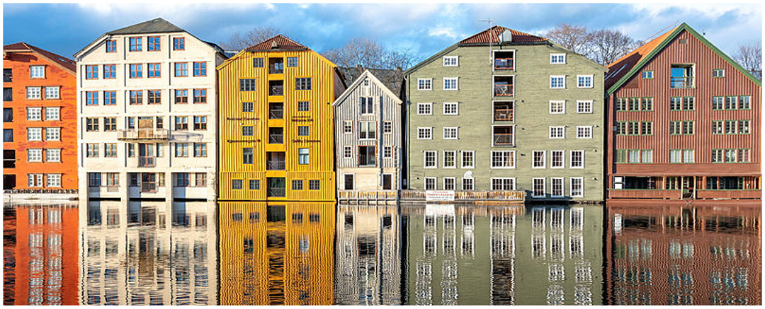 bryggene i Kj&oslash;pmannsgata sett fra elva