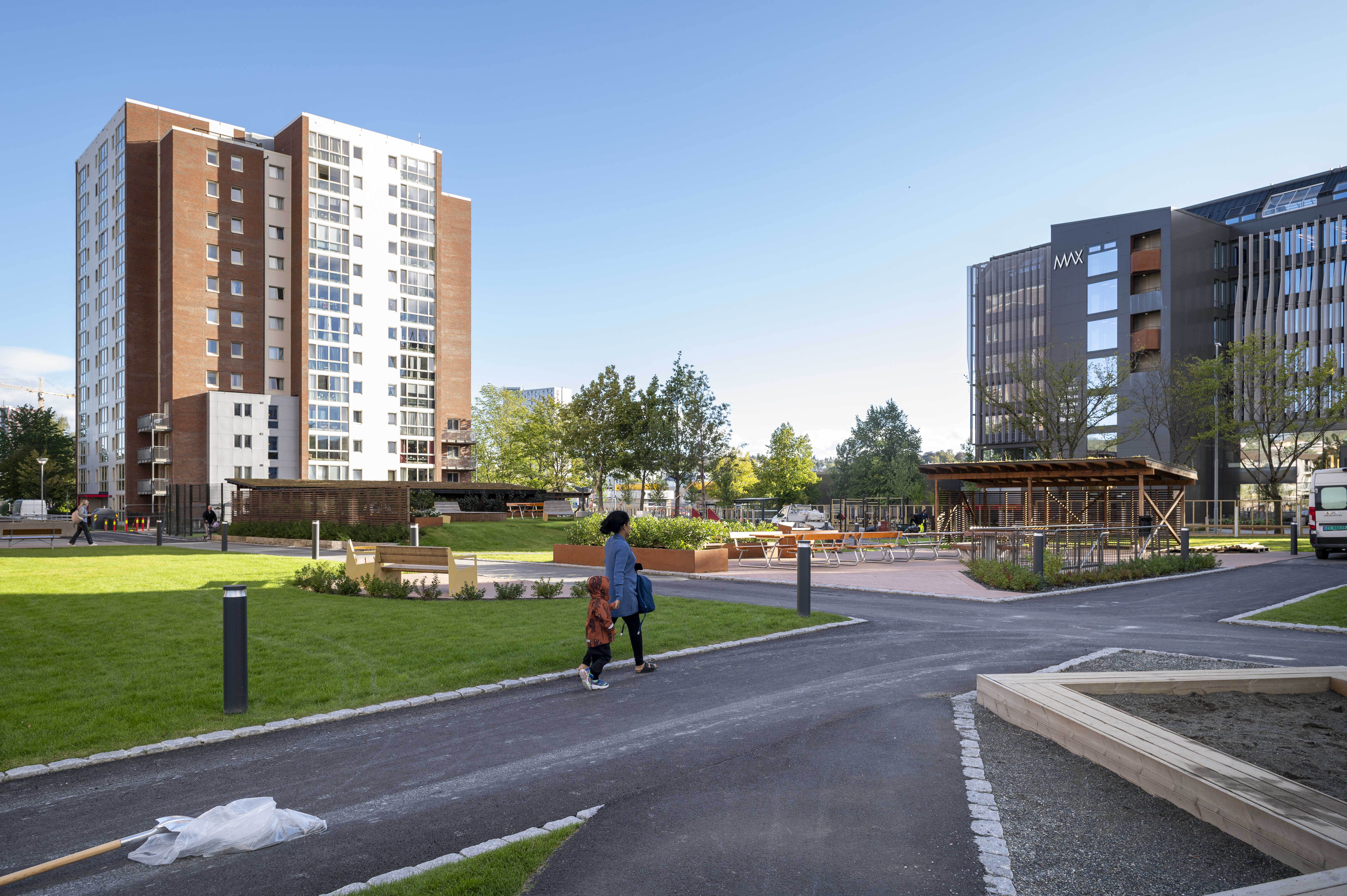 Boligblokker i grønne omgivelser på Tempe