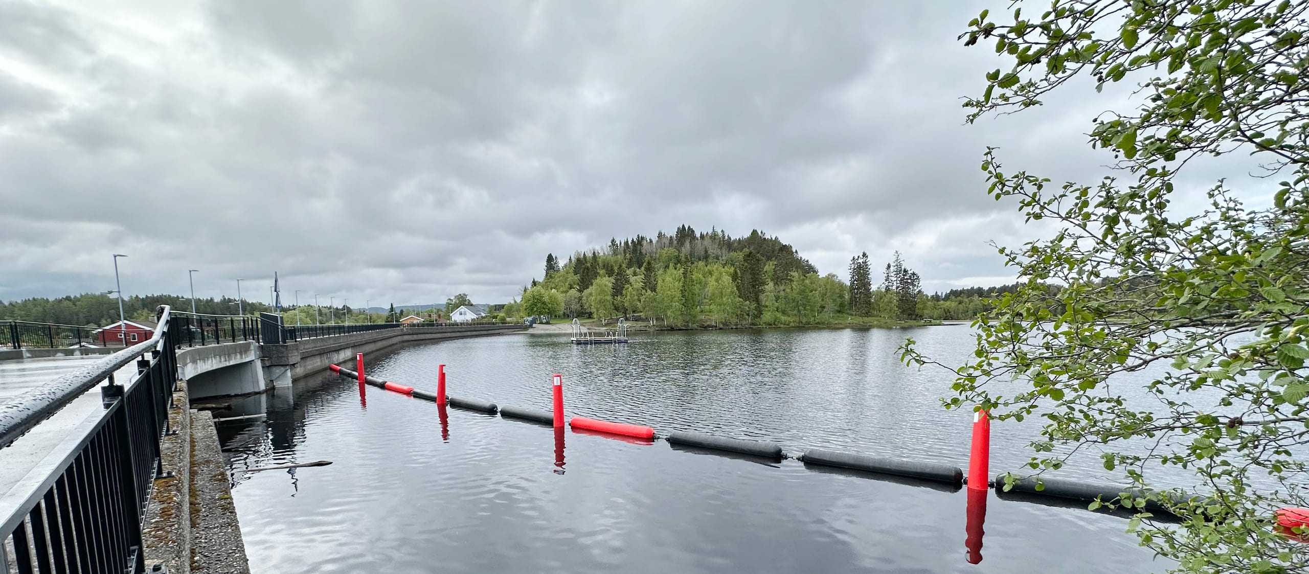 Theisendammen med barrierer