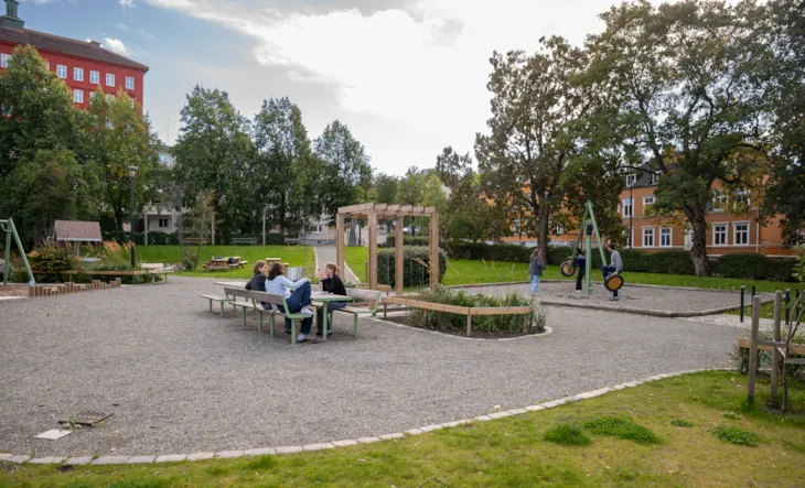 Folk som oppholder seg i Thornæsparken