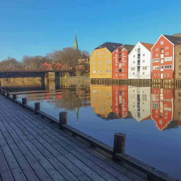 Nidelva med Gamle Bybro og bryggene