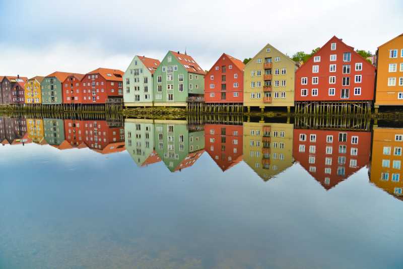 Bilde av bryggene i Kjøpmannsgata og Nidelva