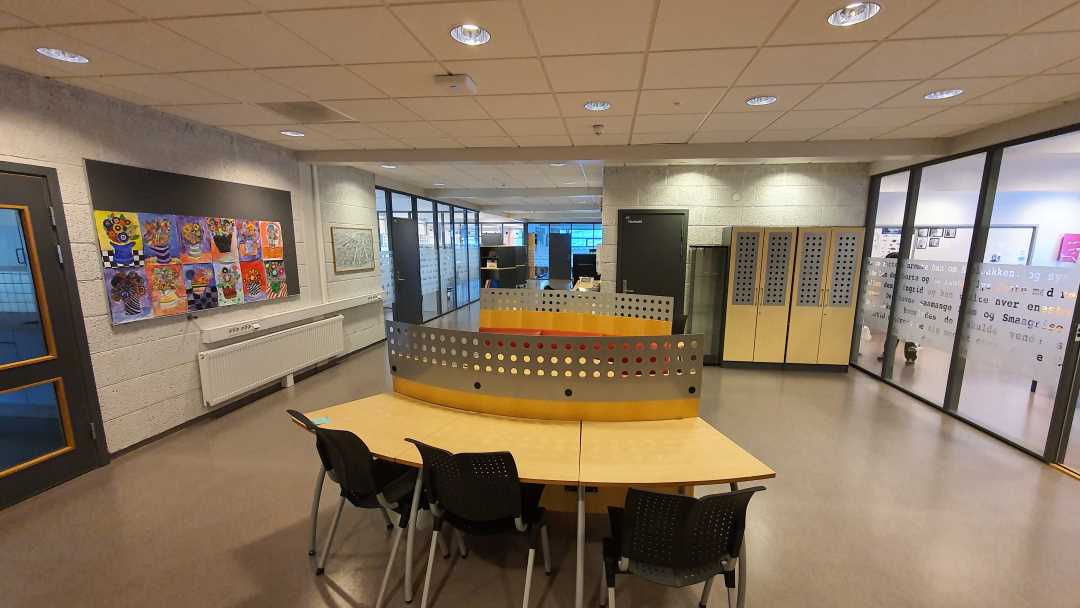 Inne p&aring; Solbakken skole