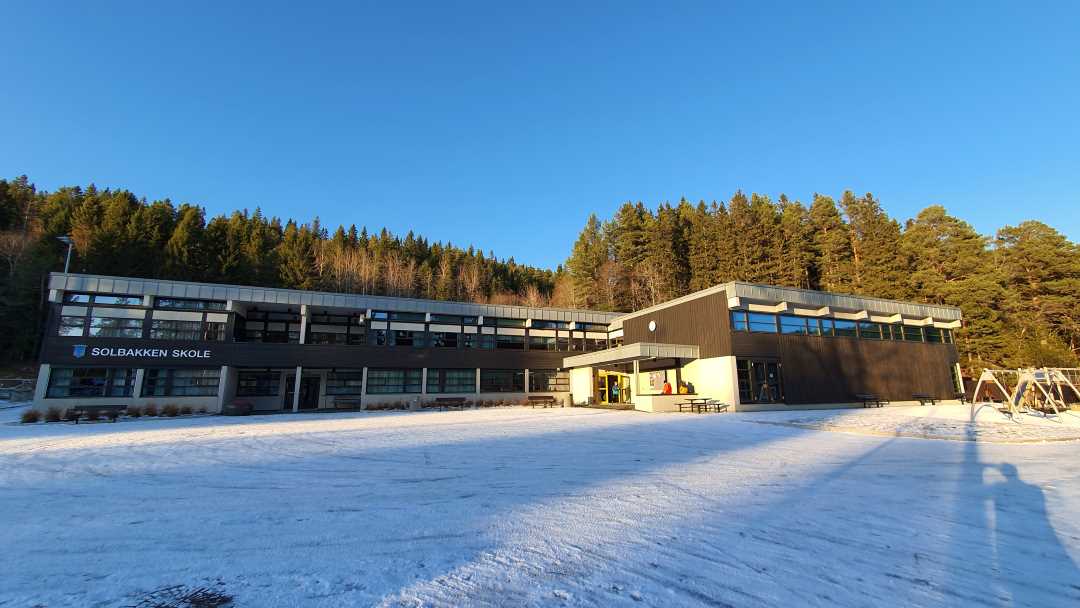 Solbakken skole p&aring; vinteren