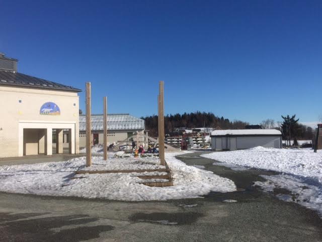 Stavset skole p&aring; vinteren