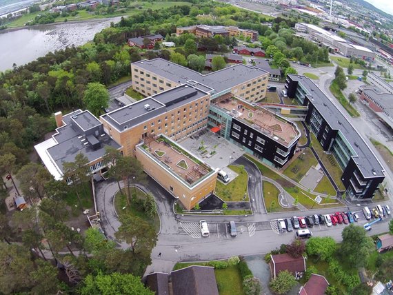 Ladesletta helse- og velferdssenter sin bygning tatt ovenfra