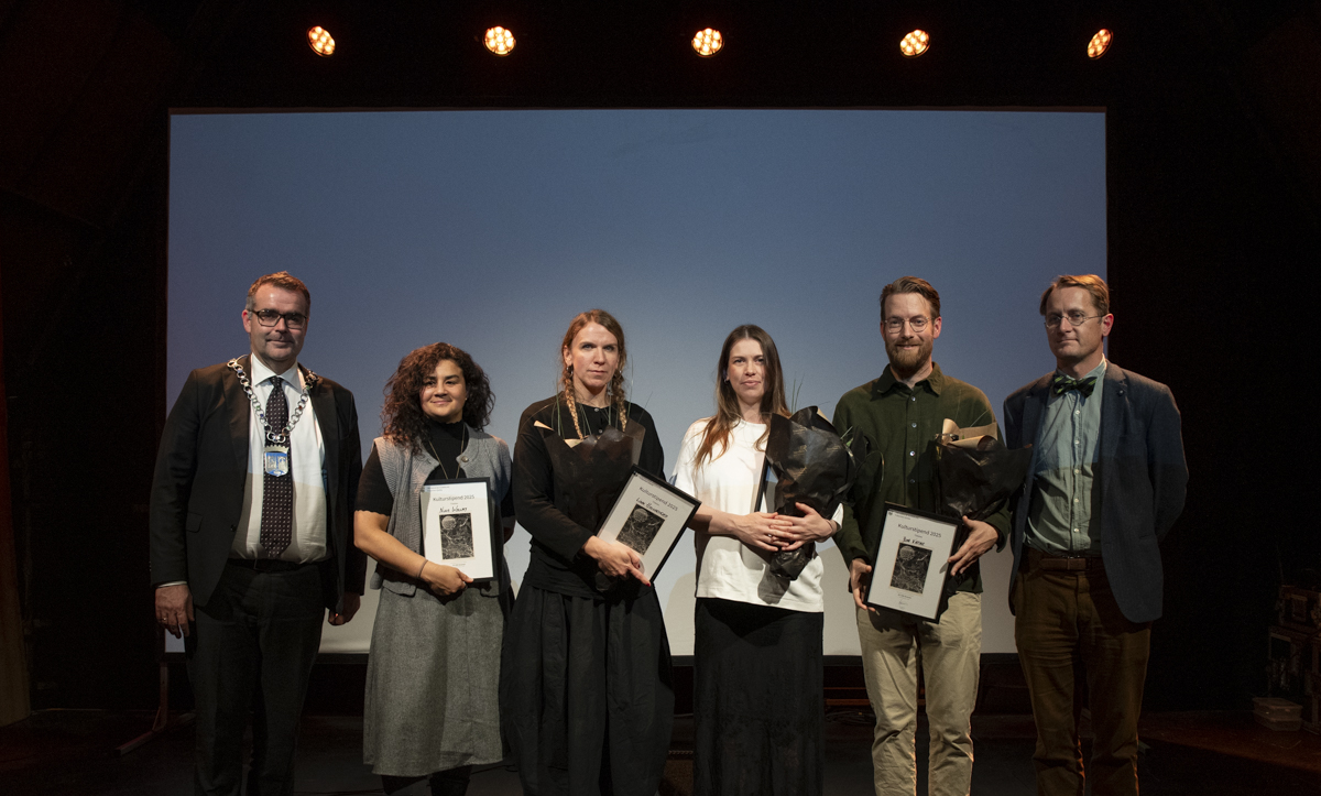 Ordfører Kent Ranum, dansekunstner Nina Wollny, billedkunstner Linn Halvorsrød, musiker Tale Ellefsen, filmskaper Jon Vatne og byråd for kultur, idrett og friluftsliv, Trond Åm. Ikke tilstede: Musiker Tomas Järmyr, musiker Siri Gjære og scenekunstner Jonas Elisabethsønn Antonsen.