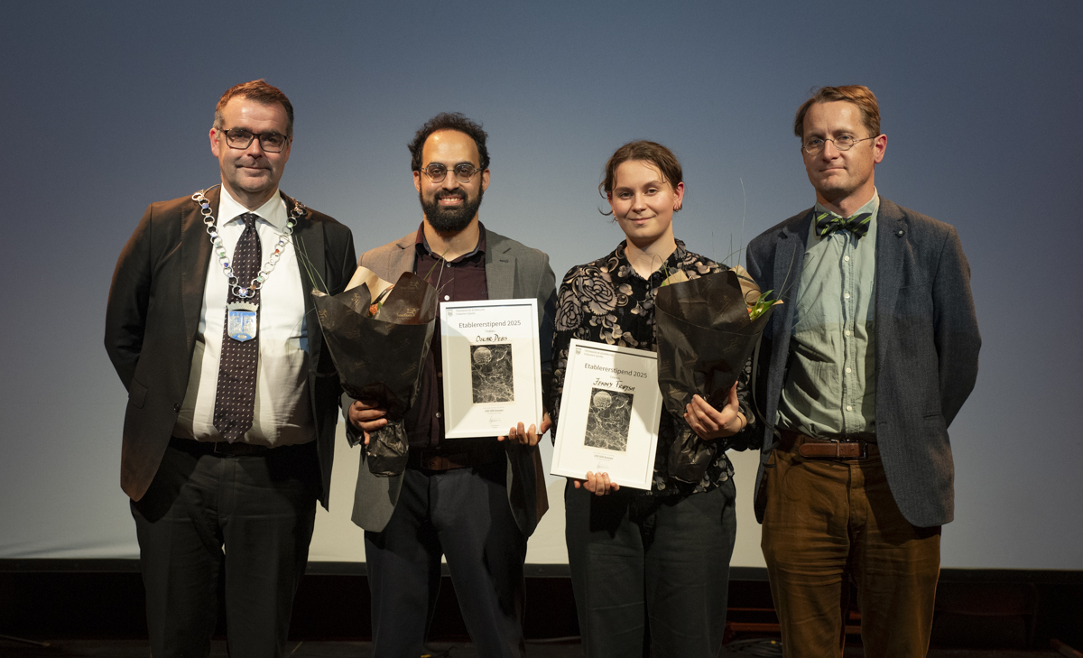 Ordfører Kent Ranum, mottaker av Trondheim kommunes etablererstipend, Oscar Debs, Jenny Frøysa, og byråd for kultur, idrett og friluftsliv, Trond Åm.