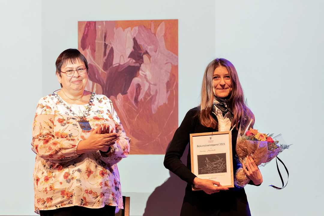 Rita Ottervik og Trondheims nye bykunstner Mariia Drachuk.