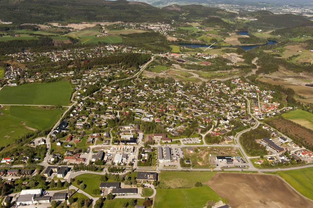 Flyfoto av Kl&aelig;bu