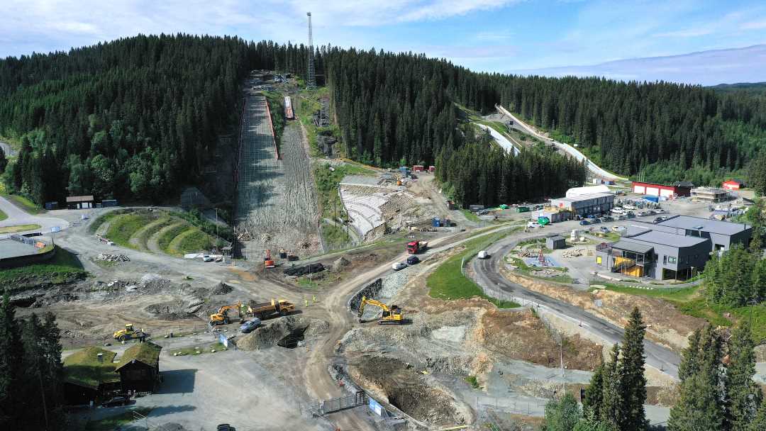 Bilde av hoppanlegget i Granåsen