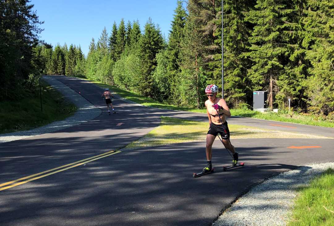 Aktivitet i rulleskiløypa i Granåsen