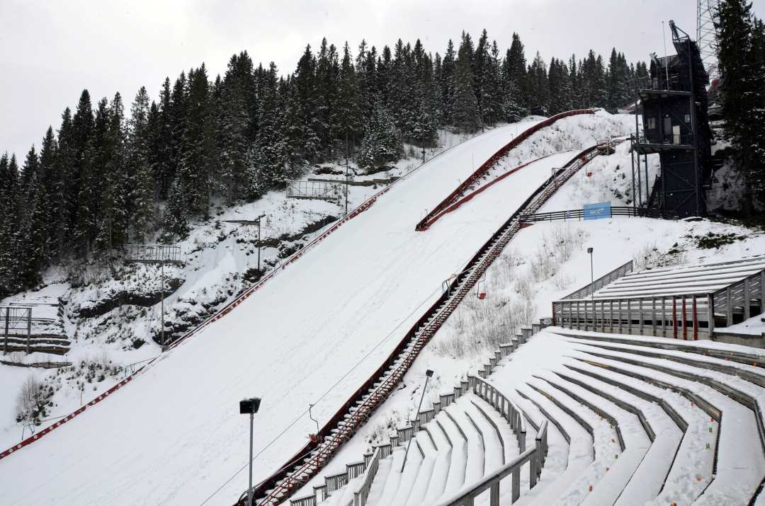 Bilde av hoppanlegget i Granåsen