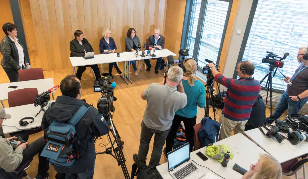 Pressekonferanse med Kommunikasjonsdirekt&oslash;r Siv Anniken R&oslash;v, ordf&oslash;rer Rita Ottervik, oppvekstdirekt&oslash;r Camilla Trud Nereid, enhetsleder Annika Bj&ouml;rnstr&ouml;m og r&aring;dmann Morten Wolden