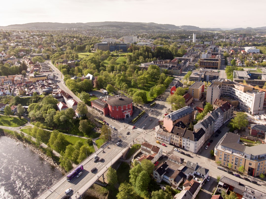 Flyfoto av Studentersamfundet og Elgeseter i retning sør.