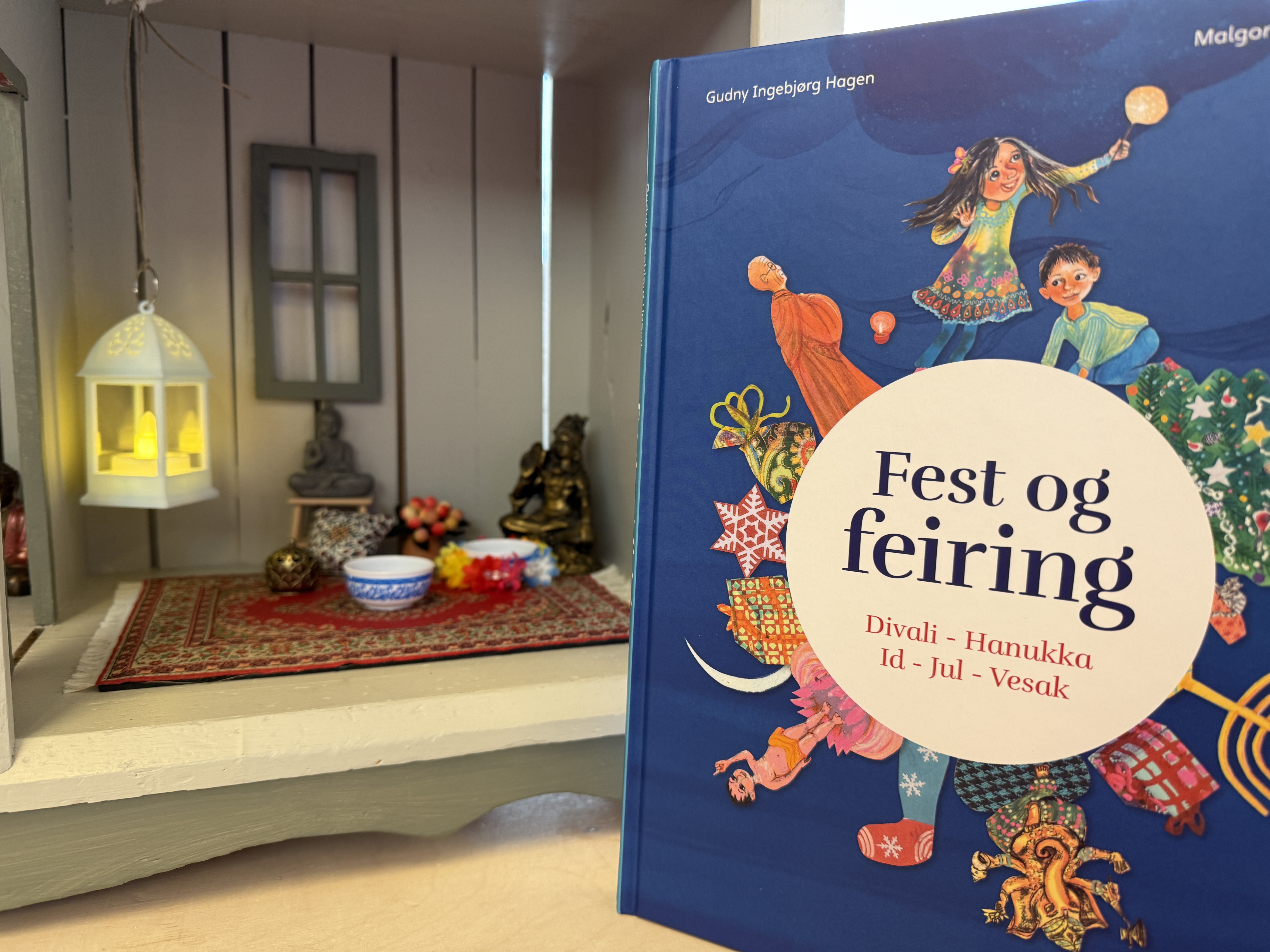 Dukkehus og bok