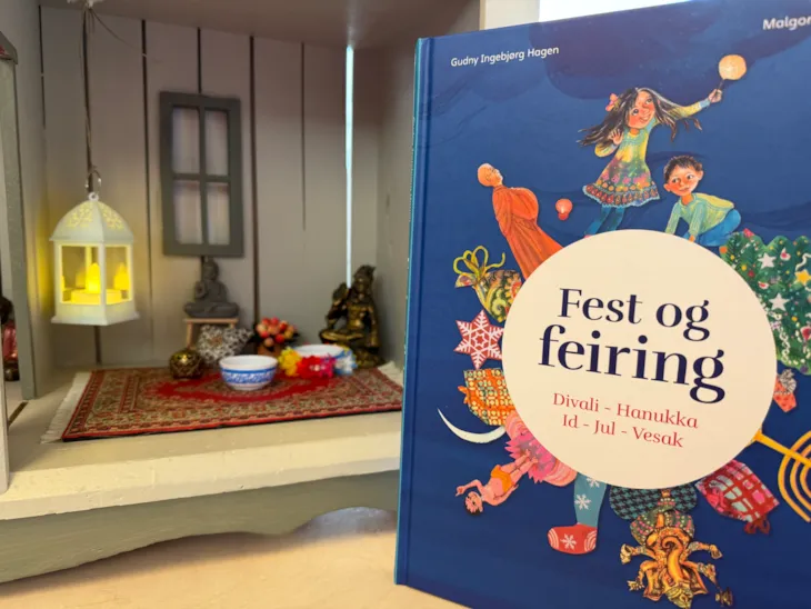 Dukkehus og bok