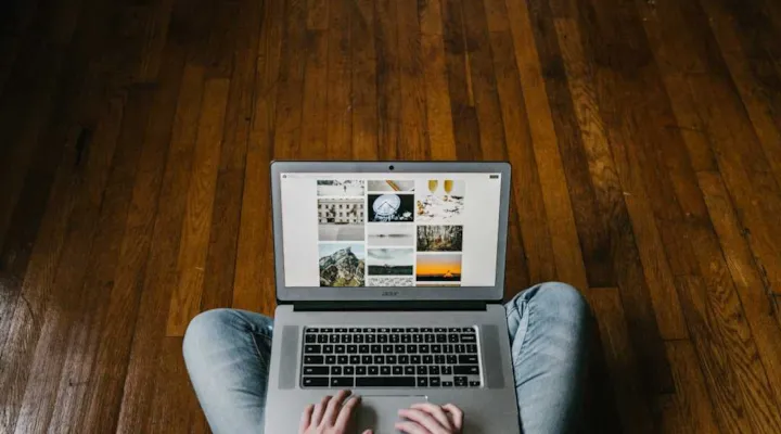 Person som bruker en datamaskin