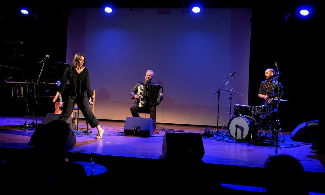 Kunstnerisk innslag.