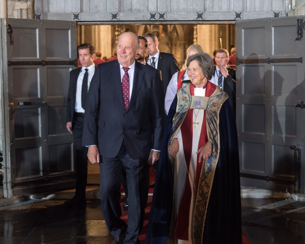 Kong Harald og preses Helga Haugland Byfugllien i forbindelse med 500-&aring;rsmarkeringen av den lutherske reformasjonen. 31. oktober 2017.