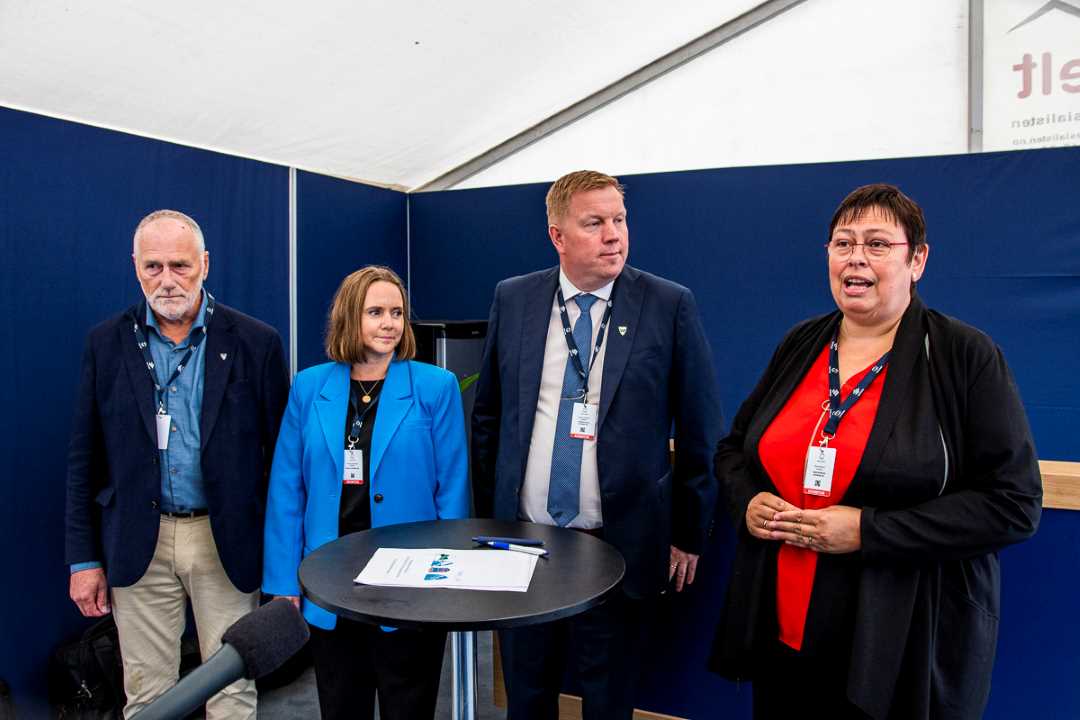Foto av Ole L. Haugen, Kristin Furunes Strømskag, Amund Hellesø og Rita Ottervik.